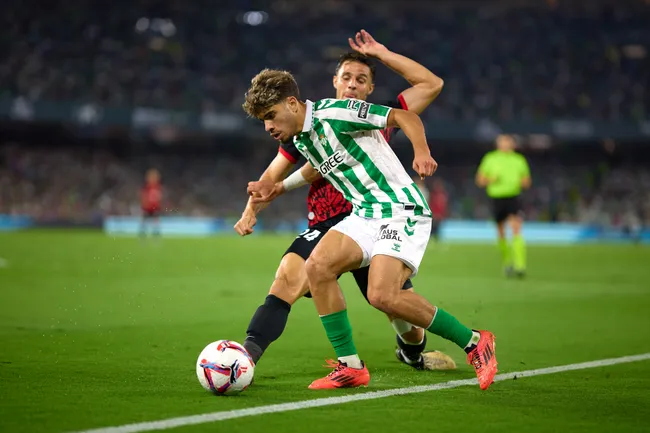 Ez Abde en acción por el Betis ante el Mallorca. (Fran Santiago/Getty Images).