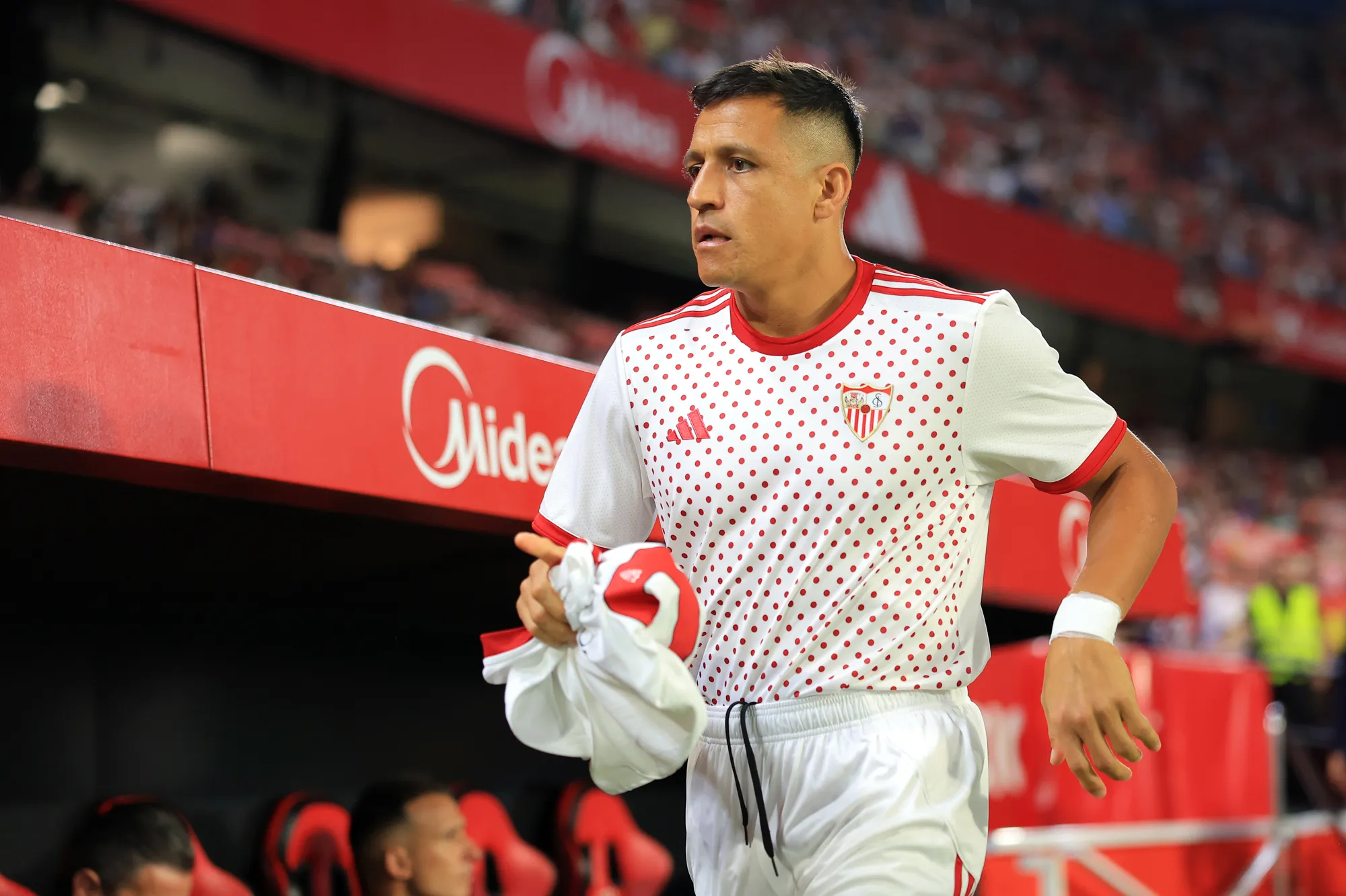 Alexis no se tomó los días libres en Sevilla… y redobló esfuerzos.