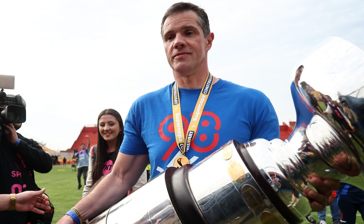 “Multa histórica”: Explican con peras y manzanas la sanción de Michael Clark en Azul Azul