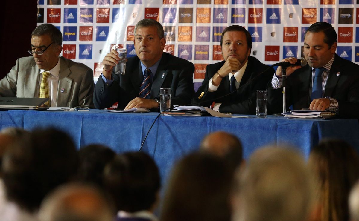 El presidente de emergencia que puede volver a U de Chile tras la salida de Michael Clark