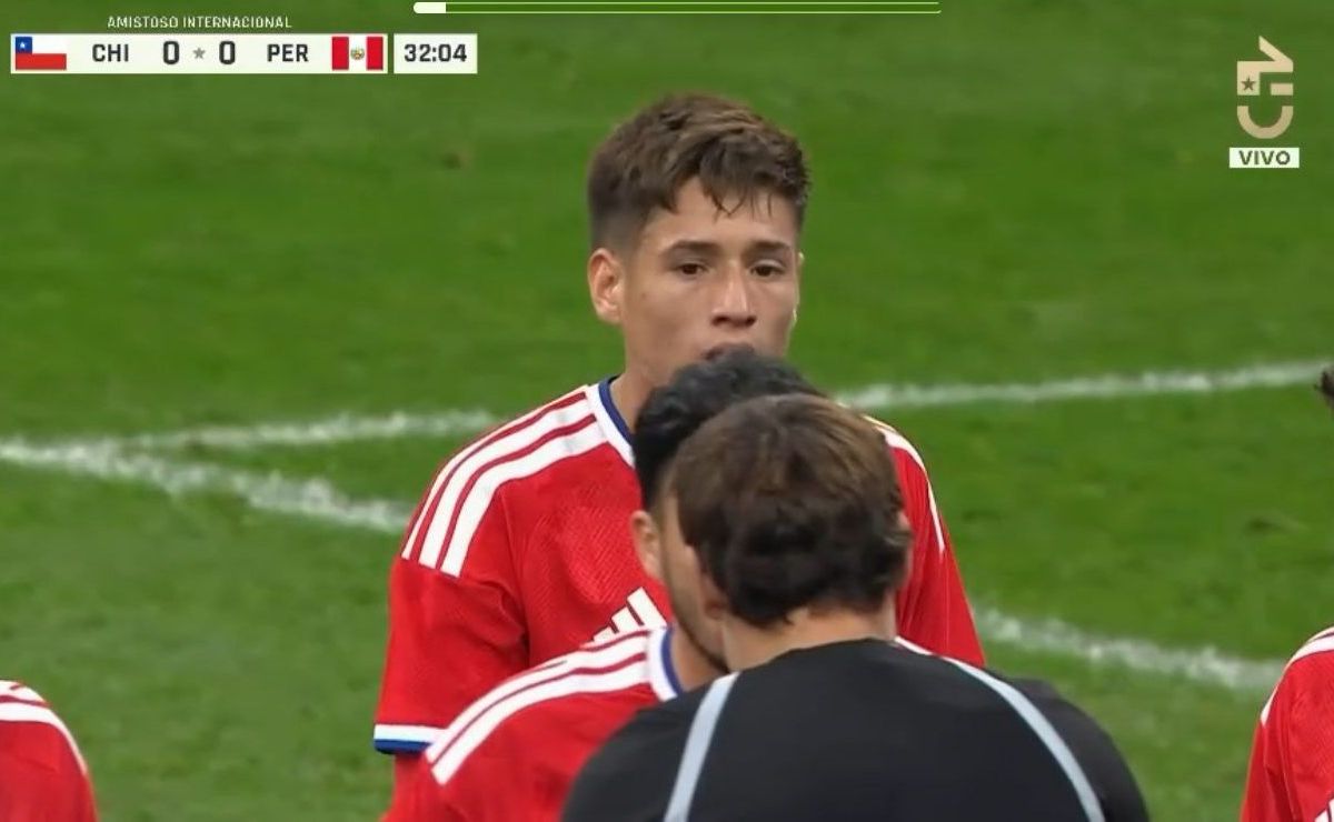 A levantarse Iván Román: se manda un condoro muy grande provocando penal y expulsión